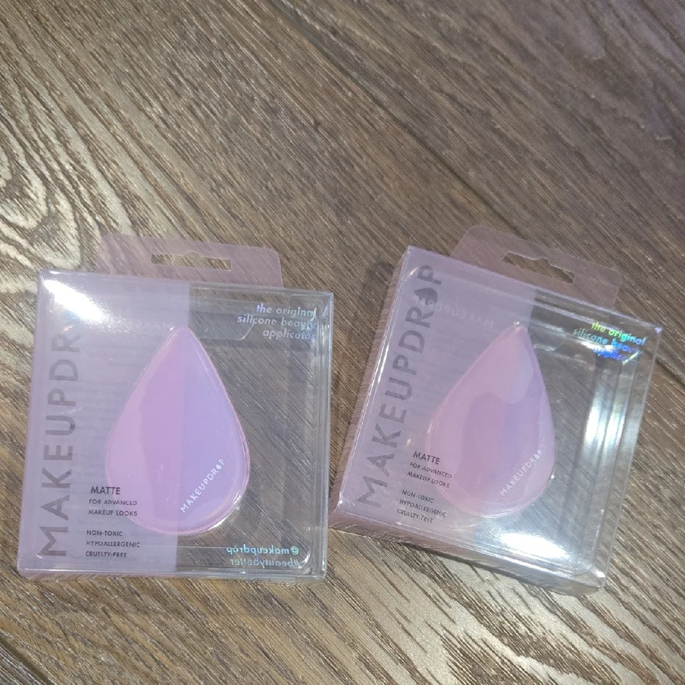 NWT TWO MAKEUPDROP MATTE SILICONE APPLICATOR.  #7890